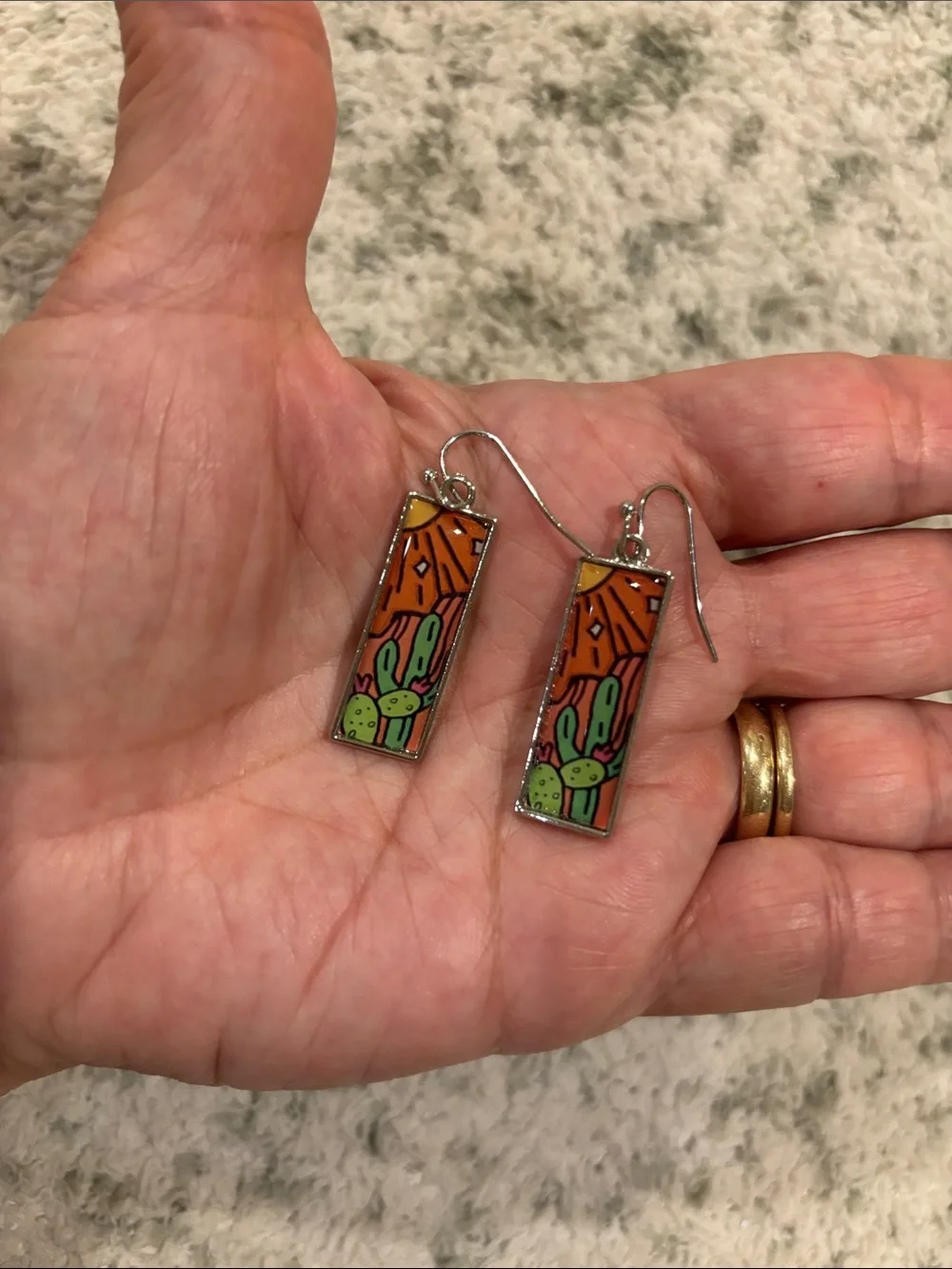 Southwest Santa Fe Styled Desert Cactus Pierced Resin Earrings NWT 1.50”